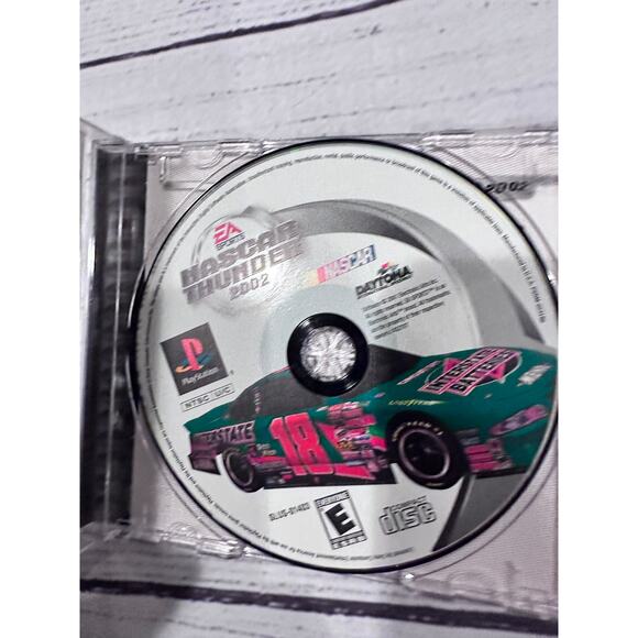 Nascar Thunder 2002 for Playstation - Picture 2 of 3